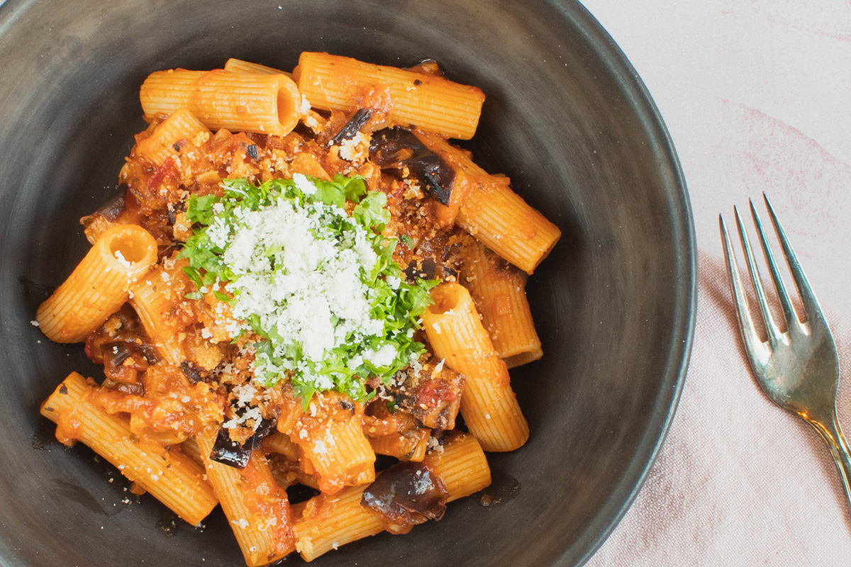 Lækker vegerisk pasta alla norma med aubergine 