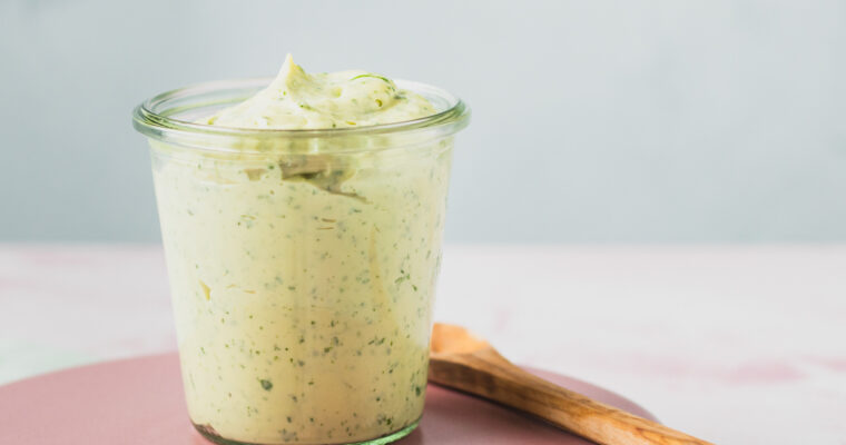 Urtemayo – Hjemmelavet mayo med friske urter på kun 5 minutter