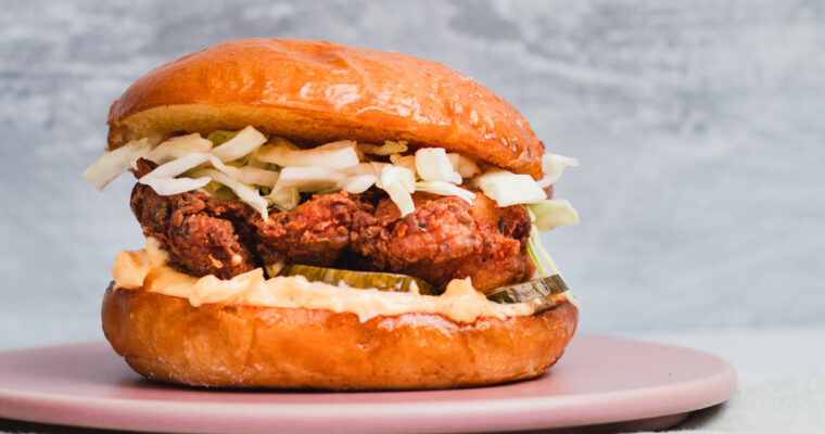 Fried Chicken Burger – Burger med den sprødeste og saftigste kylling