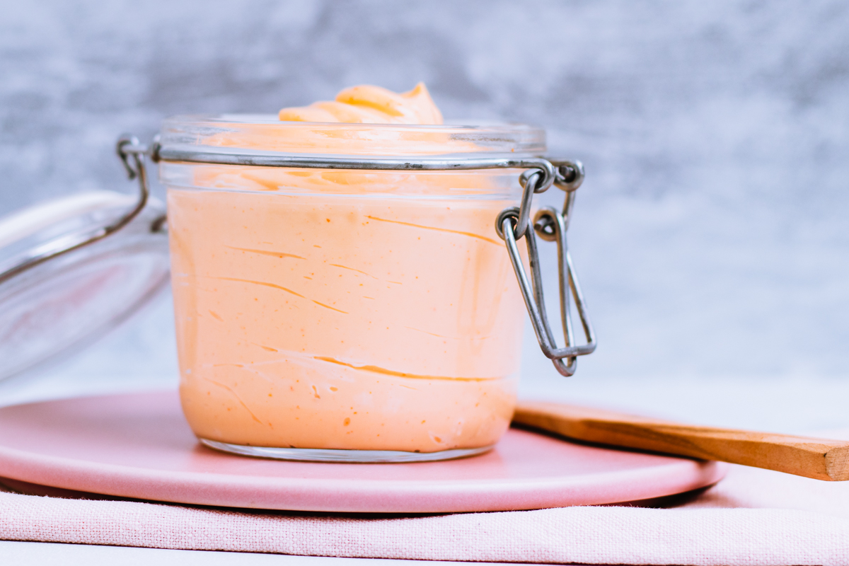 Røget chili mayo med lime – opskrift på fantastisk hjemmelavet mayonaise