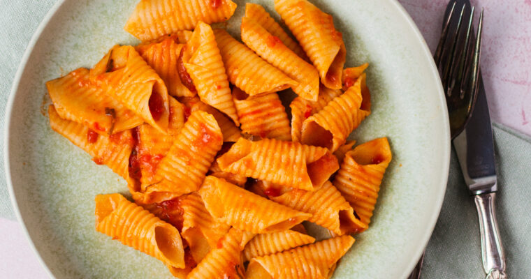 Håndrullede pasta garganelli i spicy arrabiata sauce
